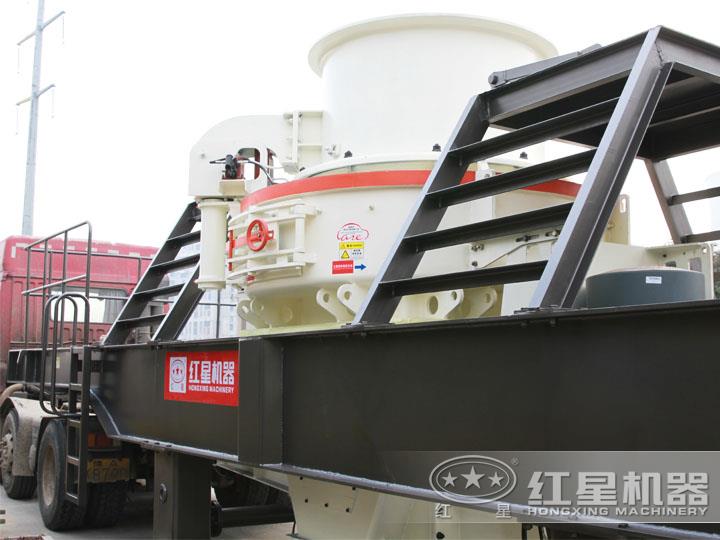HVI沖擊式移動破碎站，產量70-585t/h，稀油自潤滑