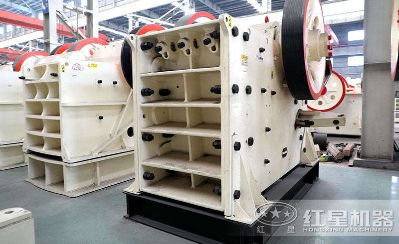 鄂式破碎機，優質鋼板鑄成，使用壽命長 style=width:720px; 