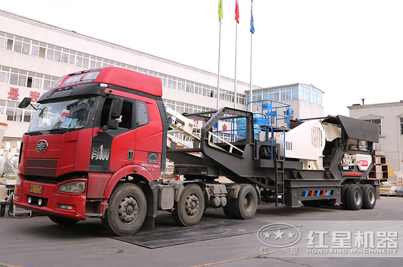 巖石粗碎移動破碎機設備發貨圖片 巖石粗碎移動破碎機設備發貨圖片